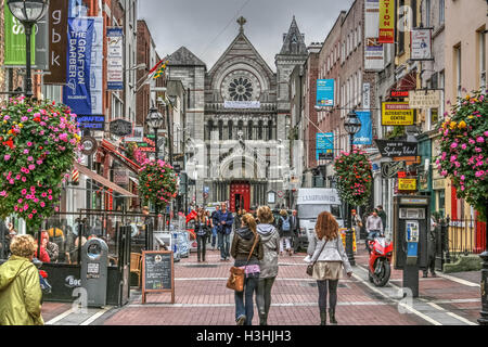 Famosa Grafton Street Dublin, Irlanda. Una zona molto popolare per lo shopping e una visita da non perdere per i turisti. Foto Stock