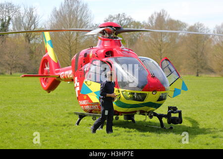 La Thames Valley e Chilterns Air Ambulance fiducia. Eurocopter EC135 G-TVAL Foto Stock