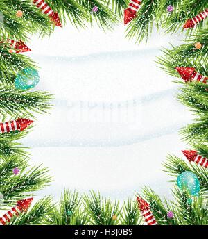 Natale sfondo bianco con il simbolo del fiocco di neve, ramo di pino, palloncini e razzi rossi. Anno nuovo invito. Illustrazione Vettoriale Illustrazione Vettoriale