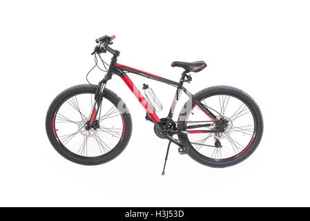 Nuova bicicletta isolata su uno sfondo bianco. Foto Stock