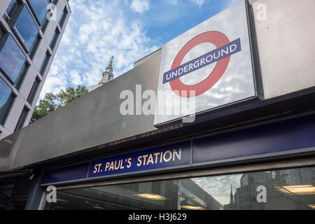 San Paolo la stazione della metropolitana di Londra, Regno Unito Foto Stock