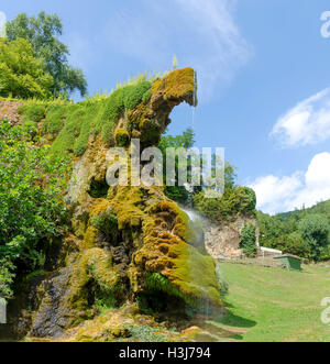 Cascate italiane emilia romagna bologna labante grotta moss di gocce di acqua Foto Stock