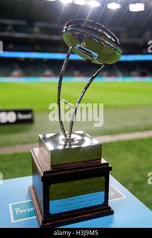 Londra, Regno Unito. 08 ott 2016. Il trofeo personale nella foto prima della lega di rugby test match tra Argentina e Puma Australian Wallaby. L Australia ha vinto il primo match 33-21 a Twickenham Stadium di Londra, Regno Unito © Hugh Peterswald/Pacific Press/Alamy Live News Foto Stock