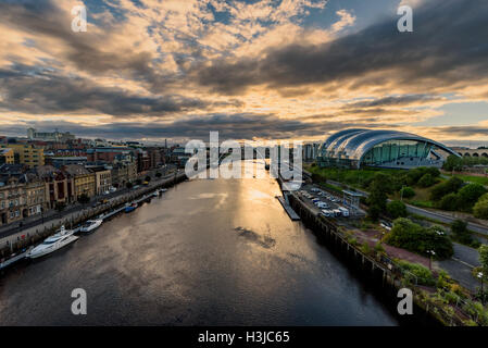 Newcastle upon Tyne è una città universitaria sul fiume Tyne nel nord-est dell'Inghilterra. Foto Stock