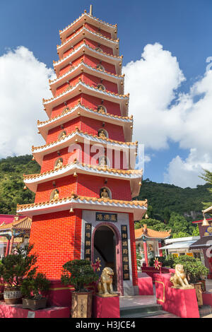 A nove piani pagoda presso il Monastero dei Diecimila Buddha (l'uomo grasso Tsz) in Sha Tin (Shatin), Hong Kong, Cina. Foto Stock