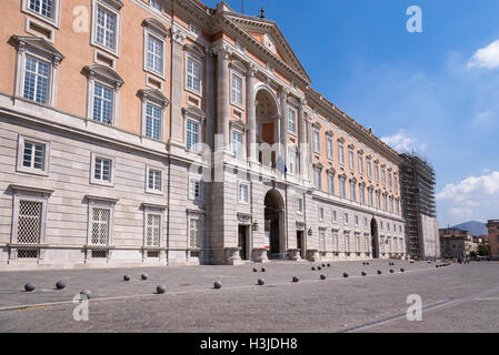 Ingresso principale del Palazzo Reale di Caserta, Italia Foto Stock