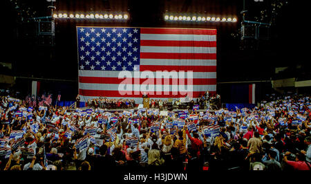 Il Cantone, Ohio, Stati Uniti d'America, ottobre 1992 Campaign rally democratico Arkansas Governor William Clinton Credito: Mark Reinstein Foto Stock