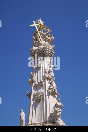 Replica statua della Santissima Trinità un pilastro peste, originariamente eretto nel the18th secolo, Szentharomsag ter, quartiere del Castello, Budapest, Ungheria Foto Stock