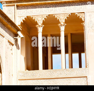 La sfocatura in iran kashan la vecchia architettura persiana in vetro e finestre in background Foto Stock