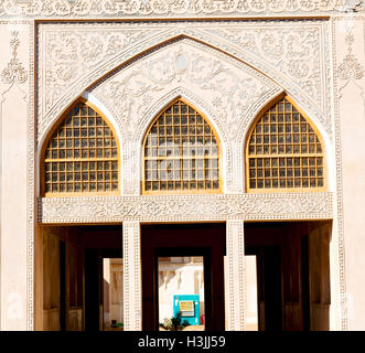 La sfocatura in iran kashan la vecchia architettura persiana in vetro e finestre in background Foto Stock