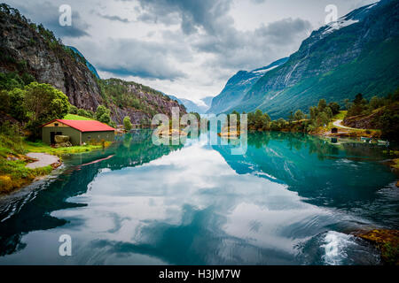 La bellissima natura della Norvegia paesaggio naturale. lovatnet lago. Foto Stock