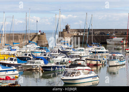 Saundersfoot Harbour, Pembrokeshire, Wales, Regno Unito, ottobre 2016 Foto Stock