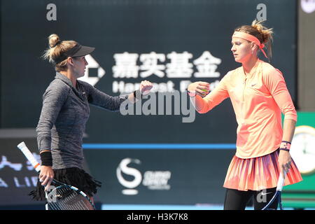 Beijing, Pechino, Cina. 9 Ott, 2016. American giocatore di tennis professionista Bethanie Mattek-Sands e il ceco tennista Lucie SAFAROVA competere con professionista francese i giocatori di tennis Caroline Garcia e Kristina Mladenovic nel doppio femminile in finale alla Cina apre a Pechino in ottobre 9th, 2016. Credito: SIPA Asia/ZUMA filo/Alamy Live News Foto Stock