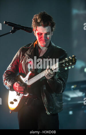 Londra REGNO UNITO, 9 ottobre 2016. Inglese cantante e cantautore Jamie T (Jamie Andreas Treays) esegue in O2 Academy Brixton, per il suo secondo album del tour T-Trick. Credito: Alberto Pezzali/Alamy Live news Foto Stock