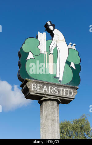 Segno di villaggio sul verde, Bearsted, Kent, England, Regno Unito Foto Stock