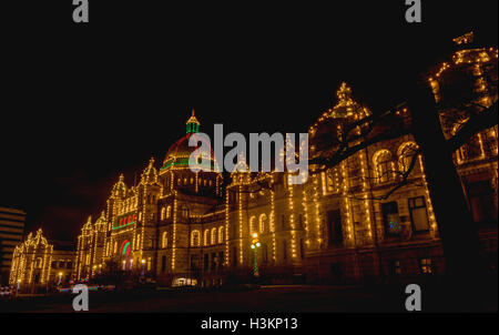 BC legislatura building illuminato la notte di Natale 7 Foto Stock