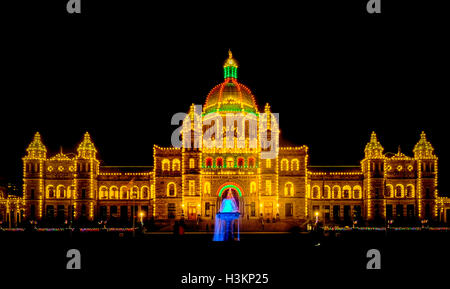 BC legislatura building illuminato la notte di Natale 3 Foto Stock