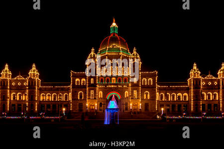 BC legislatura building illuminato la notte di Natale 1 Foto Stock