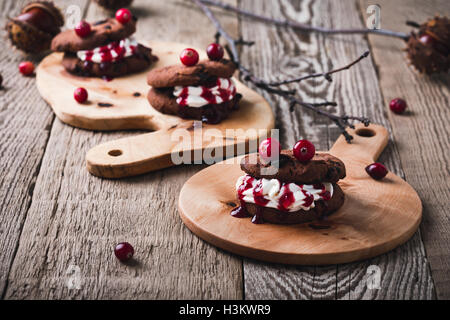 Vampire Chocolate Chip Cookie, panini fatti in casa di festa dessert di Halloween Foto Stock