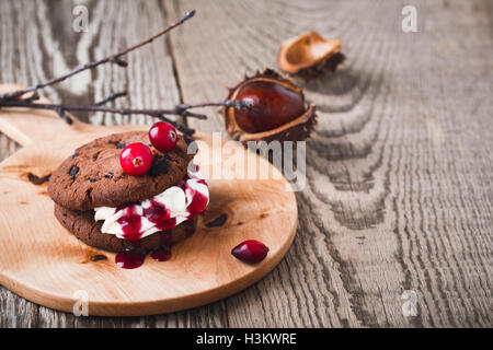 Vampire Chocolate Chip Cookie, panini fatti in casa di festa dessert di Halloween Foto Stock