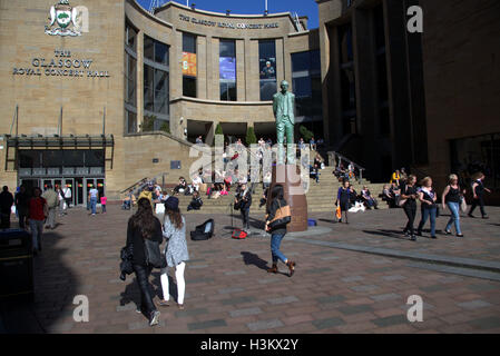 Glasgow scene di strada le persone fanno Glasgow Sauchihall Street passi Foto Stock