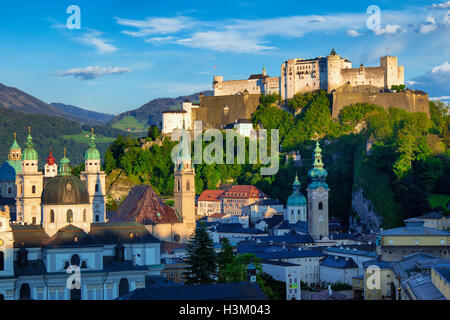 Il duomo di Salisburgo e la rocca Foto Stock