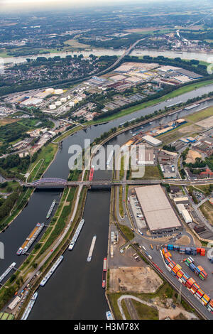 Veduta aerea del porto interno Ruhrort a Duisburg in Germania, Foto Stock