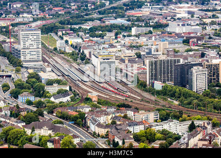 Colpo areale della città di Essen, Germania, Centro citta', area del centro cittadino e alla stazione ferroviaria centrale e la stazione principale, Foto Stock