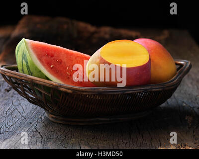 Fresca frutta organica, mango e melone di acqua Foto Stock