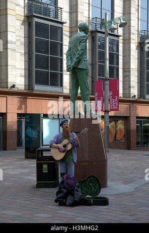Musicisti di strada musicista di strada su Sauchihall Street, Glasgow Foto Stock