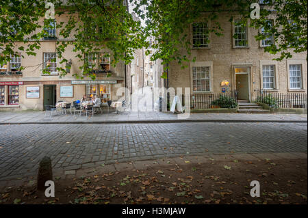 Una caffetteria e guest house in tre Abbazia area verde di Bath, Regno Unito Foto Stock