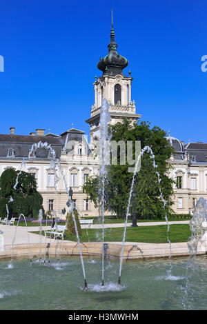 Fontane nei giardini del Palazzo Festetics (1745) a Keszthely, Ungheria Foto Stock