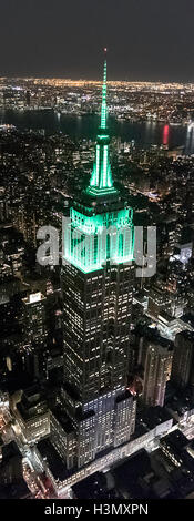 Vista aerea da un elicottero di Midtown, Empire State Building di New York, Stati Uniti d'America Foto Stock