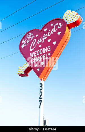 Amorini Cappella per Matrimoni, Downtown Las Vegas, su un angolo di Las Vegas Blvd e Hoover Ave