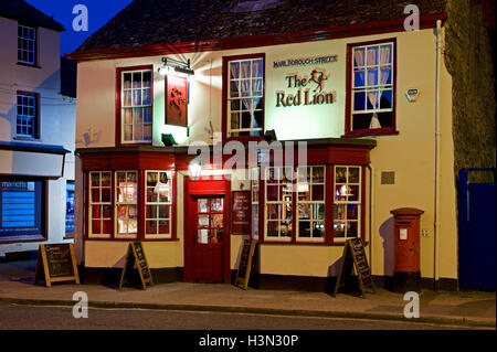 Il Red Lion pub di Faringdon, Oxfordshire, England Regno Unito Foto Stock