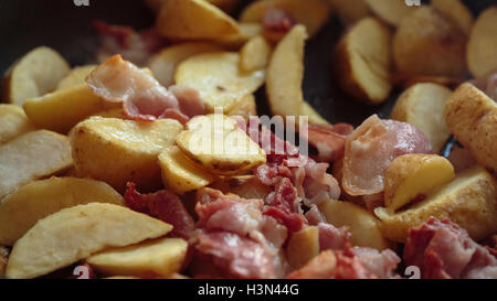 Fritti di patate e pancetta Foto Stock