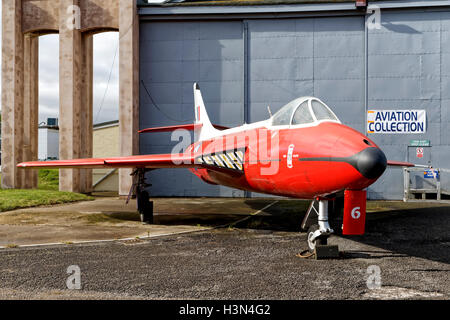 Ex PTE Hawker Hunter F6 XF375 a Boscombe Down Collezione di aviazione, Old Sarum Airfield, Wiltshire, Regno Unito. Foto Stock