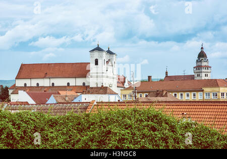 La Chiesa Gesuita e la chiesa parrocchiale di San Michele Arcangelo in Skalica, Repubblica slovacca. Luogo di culto. Il patrimonio culturale. Foto Stock
