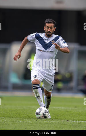 Verona, Italia. 9 Ott, 2016. Giampiero Pinzi (Brescia) Calcio/Calcetto : Italiano 'Serie B' match tra Hellas Verona 2-2 Brescia a Marc Antonio Bentegodi stadio di Verona, Italia . © Maurizio Borsari/AFLO/Alamy Live News Foto Stock