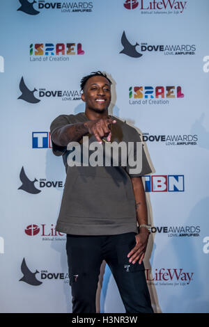 Nashville, Tennessee, Stati Uniti d'America. Undicesimo oct, 2016. Lecrae presso la quarantasettesima annuale Colomba GMA Awards a Nashville, TN presso Allen Arena sul campus della Università Lipscomb. Il GMA Colomba Awards è un premi mostra prodotta dall'Associazione di musica di vangelo. © Jason Walle/ZUMA filo/Alamy Live News Foto Stock