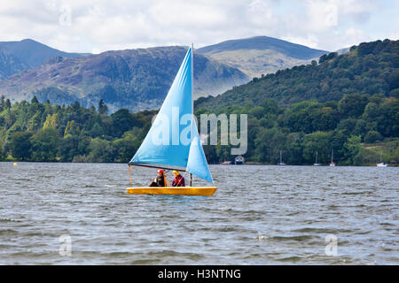 Il Lake District inglese - Vela a Ullswater, Cumbria Regno Unito Foto Stock