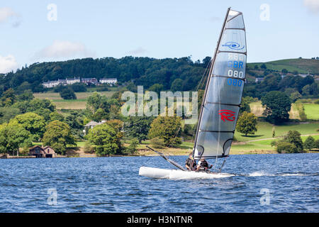 Il Lake District inglese - Vela a Ullswater, Cumbria Regno Unito Foto Stock