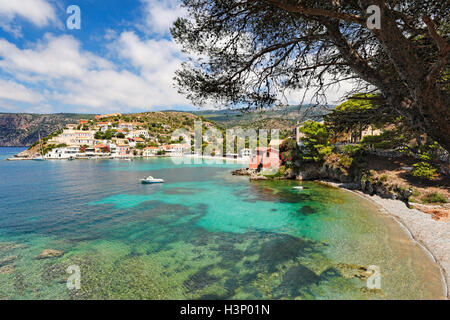 Il famoso villaggio Assos sull'isola di Cefalonia, Grecia Foto Stock