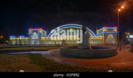 Hualamphong Stazione Ferroviaria di notte, Bangkok, Thailandia Foto Stock