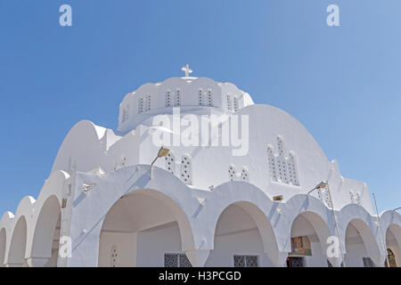 Metropolita ortodosso nella cattedrale di Fira, Santorini Foto Stock