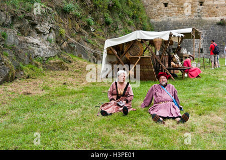 Le scene del festival dei bastioni a Dinan Bretagna Francia Foto Stock