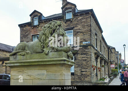 Lion a Saltaire città Foto Stock