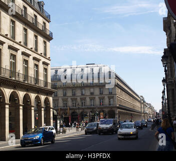 Scena di strada mostra Hotel Louvre presi da Carrousel du Louvre 99 Rue de Rivoli, 75001 Parigi, Francia Foto Stock