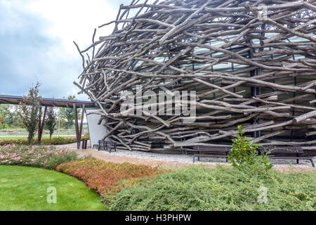 Azienda agricola di Andrej Babis nido di cicogna ( Ceca Hnizdo Capi ), Olbramovice, Repubblica Ceca Foto Stock