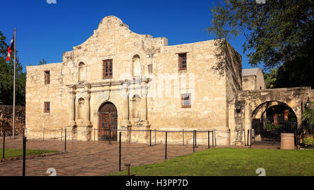 Vista esterna della storica Alamo in San Antonio, Texas Foto Stock